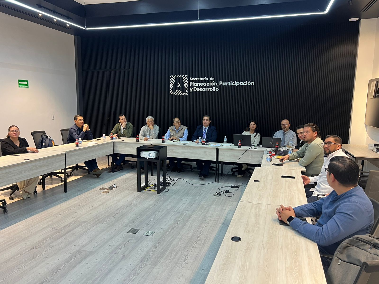 Análisis con autoridades Federales y Estatales para vivienda