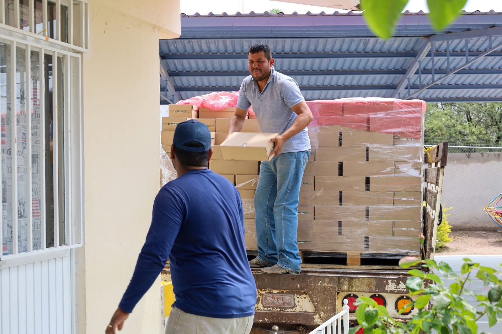 🌟 ¡FELICIDADES A NUESTRO INCREÍBLE EQUIPO DEL DIF MUNICIPAL! 👏🏽  💙 Gracias por su dedicación, esfuerzo y compromiso para que cada programa, taller y acción en beneficio de la comunidad se realice con eficacia y corazón.  📌 Porque juntos, seguiremos transformando vidas